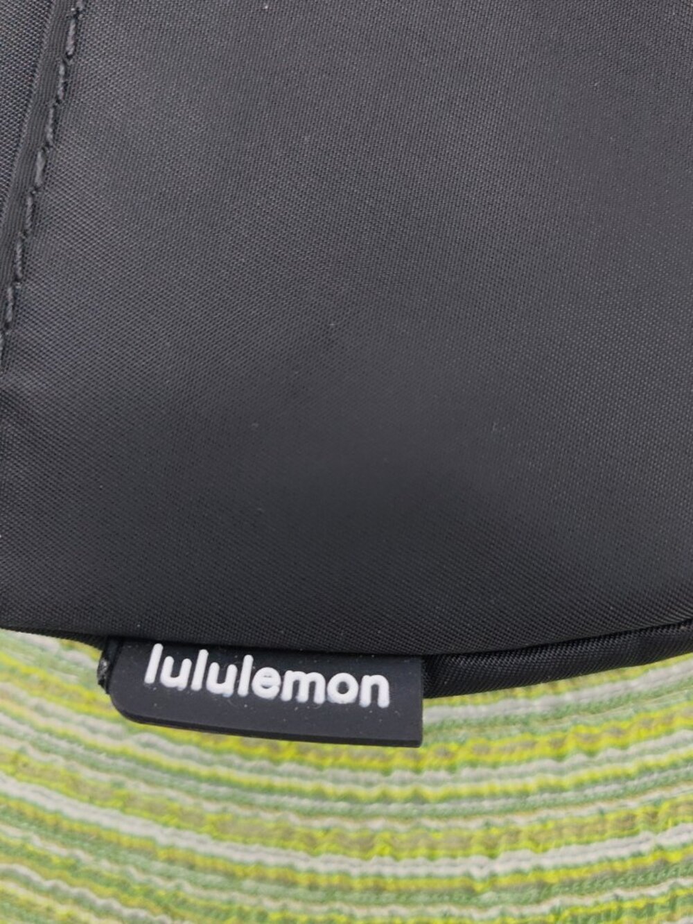 ✅✅Lululemon - All Night Festival Bag - Micro 2L - Black/Gold - Picture 3 of 8